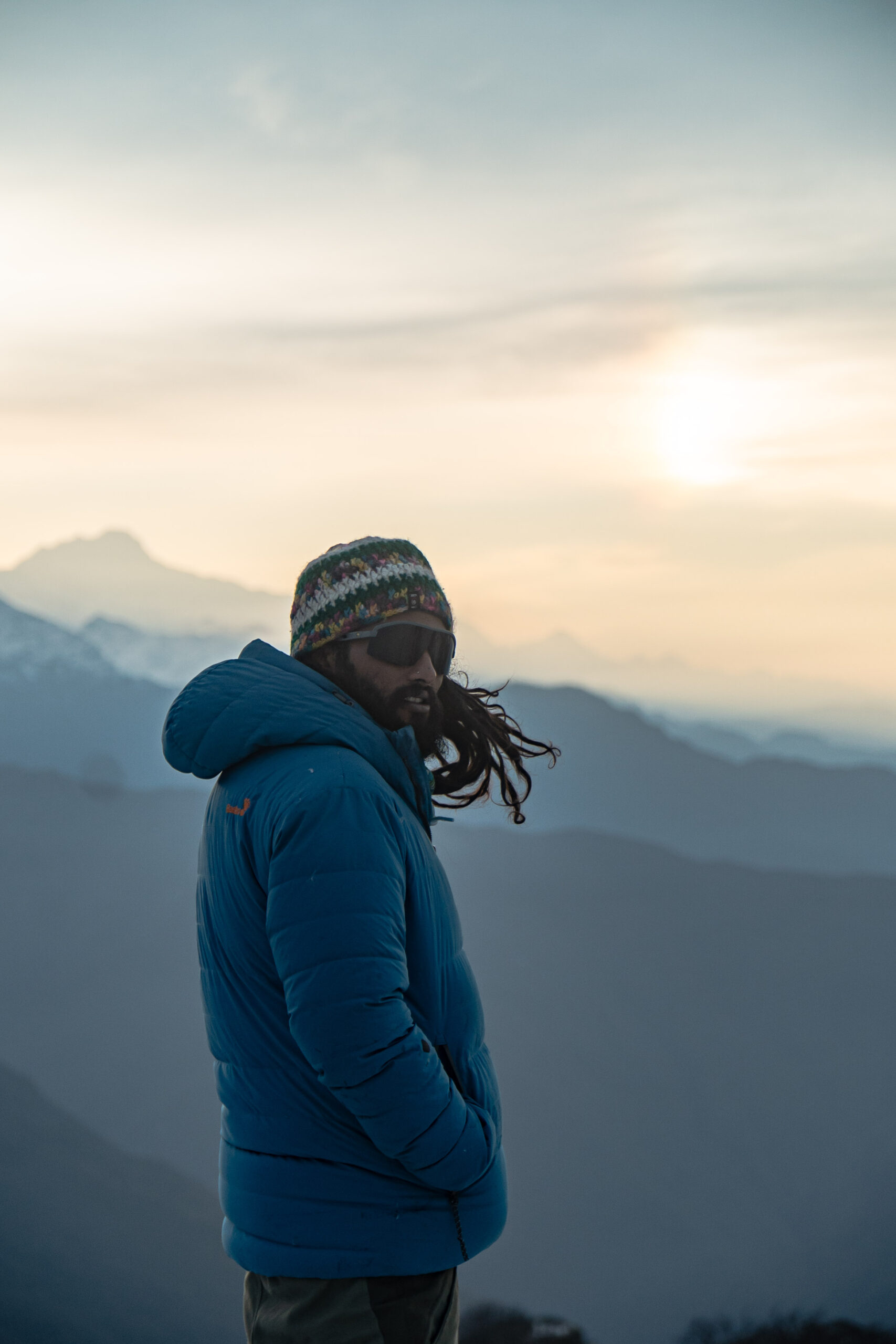 Blog post photo placeholder — trekking scene, 800×500